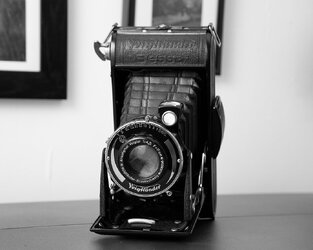 Voigtlander-Bessa-6x9-Camera.jpg